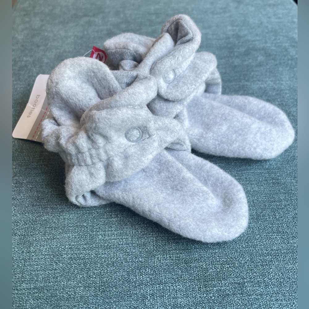 Zutano Gray Baby Booties, size 18m
